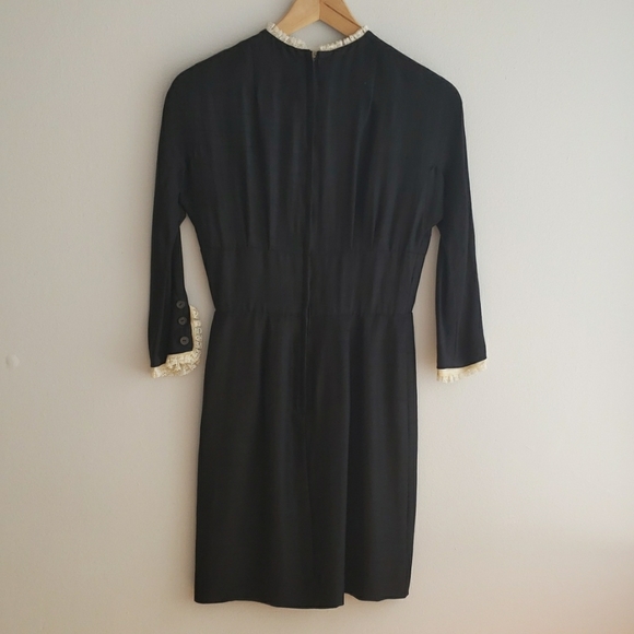 Vintage 1960s raw silk little black dress with lace cuffs lace neck size xs - Picture 2 of 5